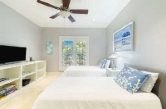 Water front, with amazing elevated views, pool, flamingoes, private and quiet