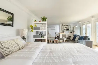BOATHOUSE LOFT - Loft with million dollar views! Funk & Gruven A-Z附近的飯店