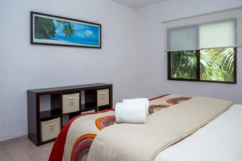 Great Location, Spacious with Pool