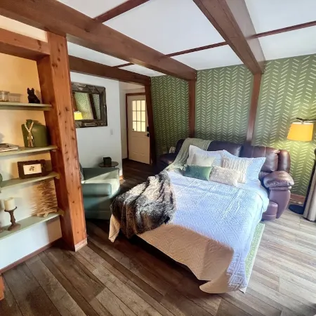 Dog-Friendly Banner Elk Condo w/ Slope View and Deck