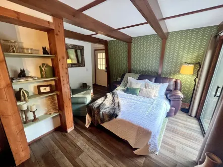 Dog-Friendly Banner Elk Condo w/ Slope View and Deck