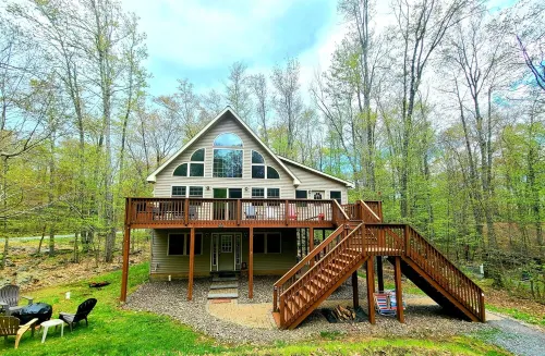 Game Room, Fire Pit, Close to Lakes, Quiet St, Family Time in the Mountains!