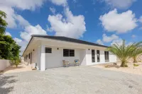 *PRACHING* The Luxury 8 person Villa Vista Lena in the neighborhood of Jan Thiel. See x1f3a5;!