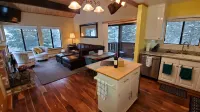 Minutes from Downtown Truckee! Biking, hiking, shopping, restaurants...