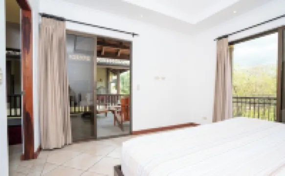 Amazing 3Br/3.5 BA Condo, 200m from Playa Grande, Shared Pool, Private Parking