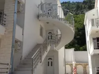 Immaculate Apartment,  Uninterrupted Stunning Bay Views , Private parking Hoteles en Muo