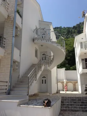 Immaculate Apartment,  Uninterrupted Stunning Bay Views , Private parking Hotels in 