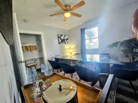 Marina Breeze! Charming 4-bedroom  in delightful West Palm Beach with AC, WiFi