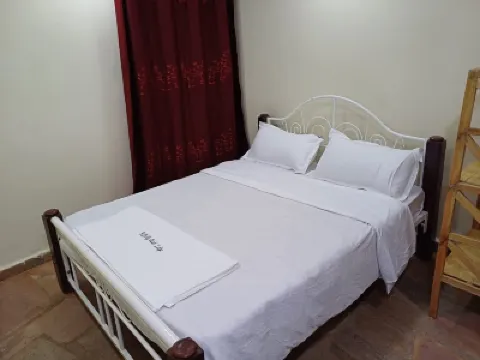 Hillbilly Bush Lodge Hotels in 