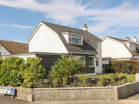 Dolwyn Hotels near Menai Heritage - The Menai Bridges Museum