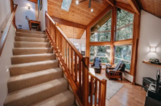 04sl- Hot Tub - BBQ - Pets Ok - Sleeps 5 1 Bedroom Home by RedAwning