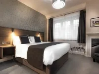 Qudos Hotels near Salisbury Station