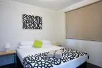 Geraldton's Ocean West Holiday Units & Short Stay Accommodation Hotel a Beresford