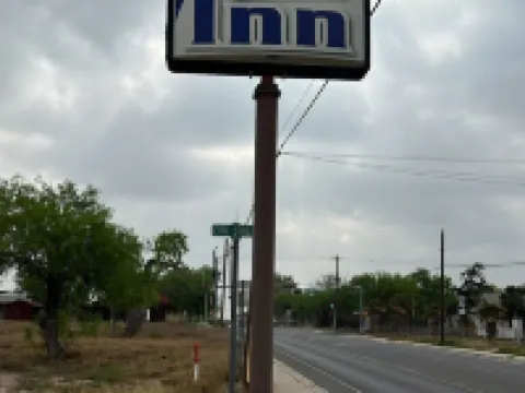 Carrizo Inn Hotels in Dimmit County