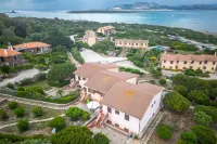 Comfort and privacy for 4 guests by La Pelosa beach