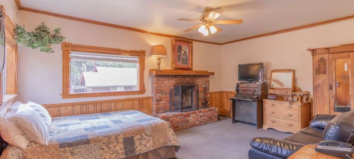 Brynwood on the River Hotels in Estes Park