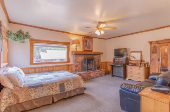 Brynwood on the River Hotels near Emerald Lake Trail