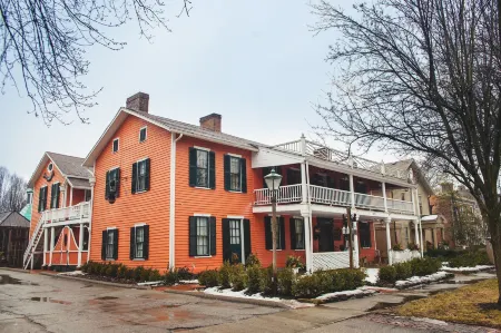 The Buxton Inn Отели в г. Licking County