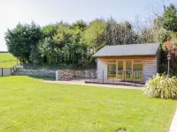 Lambkin Cottage Hotels in Saint Columb