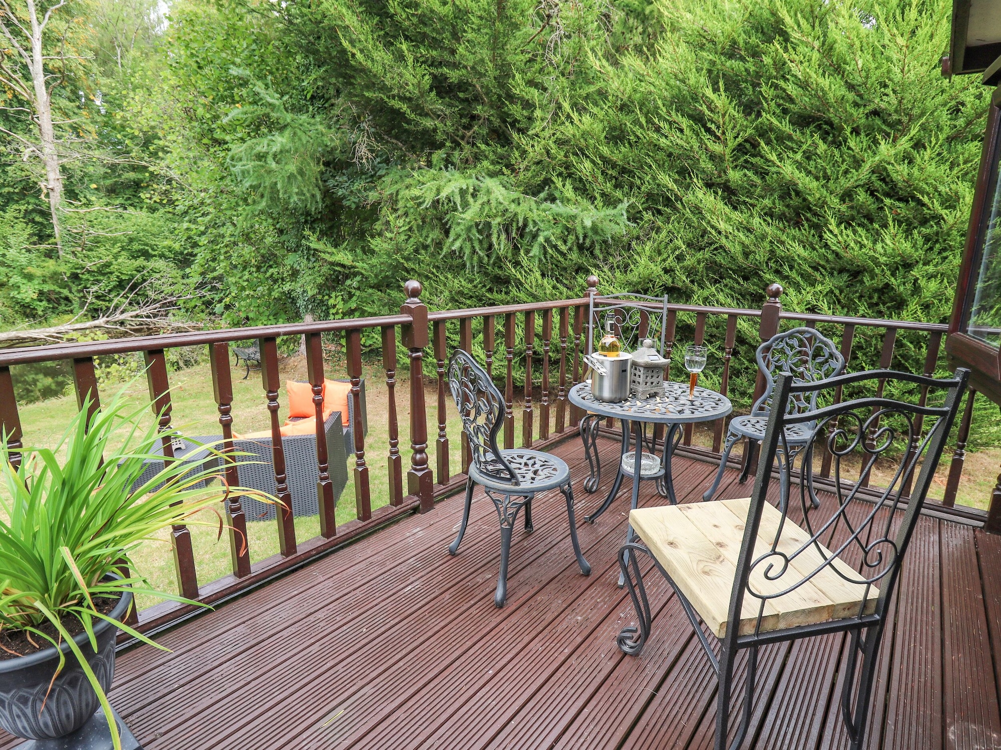 Riverside Rest Hotels in Treflys