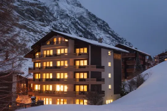 BaseCamp Hotel Hotels near Leisee