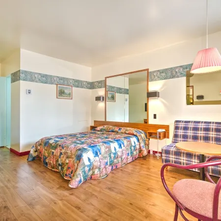 Motel R-100