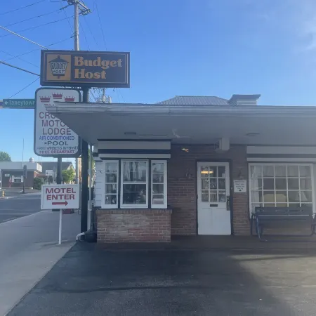 Budget Host Three Crowns Motor Lodge