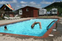 No Name City Luxury Cabins & RV - Pools