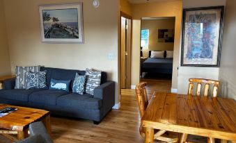 The Kingsley Suites