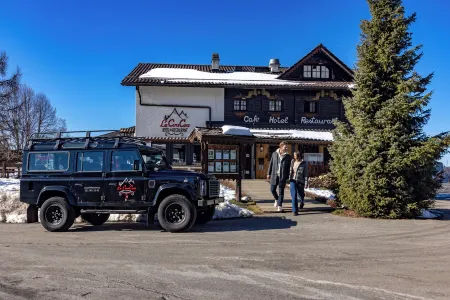 Le Coucou Hotel Restaurant & Lounge-Bar Отели рядом с достопримечательностью «Институт высшего образования Глион»