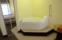 Budget Host Inn - parking