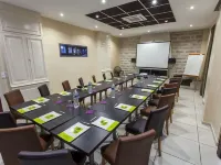 Logis - le Christina Hotels in Cher