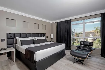 全爵士斯拉維耶羅酒店