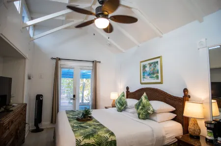 Andrews Inn & Garden Cottages Отели рядом с достопримечательностью «Ки-Уэст Баттерфлай энд Нейчер Консерватори»