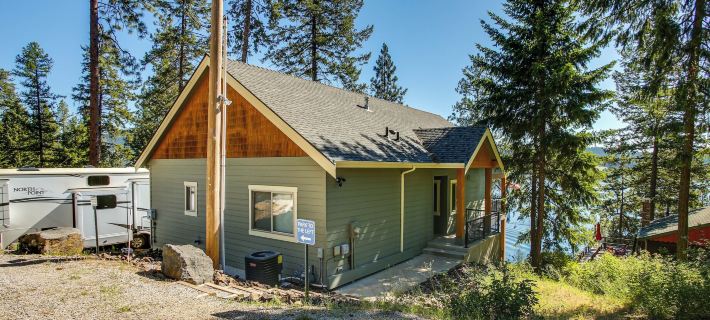 Loon Lake Waterfront Retreat: 2 Decks & Dock! Hotels in Stevens County