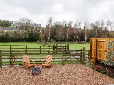 Lair Close Cottage Отели в г. Ивестон