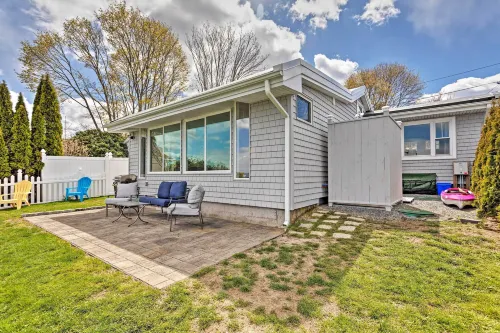 Waterfront Portsmouth Cottage: 8 Mi. From Newport! - Kylpylä