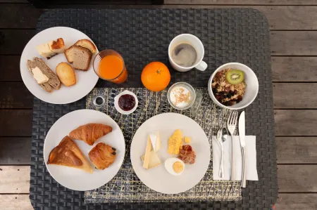 Hôtel Spa de La Citadelle Lorient Отели в г. Плуинек