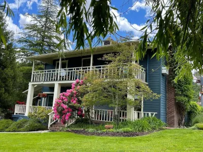 Country Willows Inn and Estate Отели в г. 