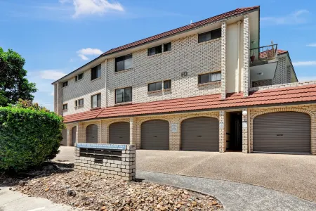 Hacienda- Canal Views and Comfort