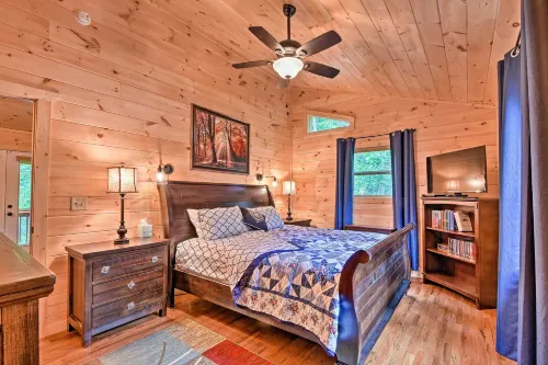Custom Mtn Cabin by Hiking/Motorcycle Routes! - 주차장