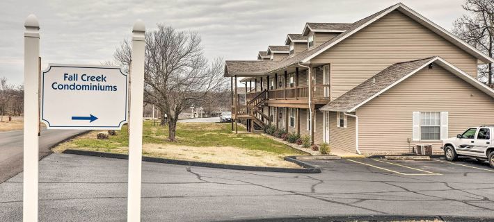 Unit 3 Mi to Branson Strip! Pool, Step-Free Access Hotels in Branson Township