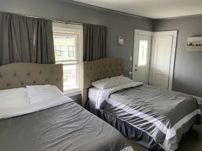 King Cali Bed Suite, Summer Specials Available Upon Request !!