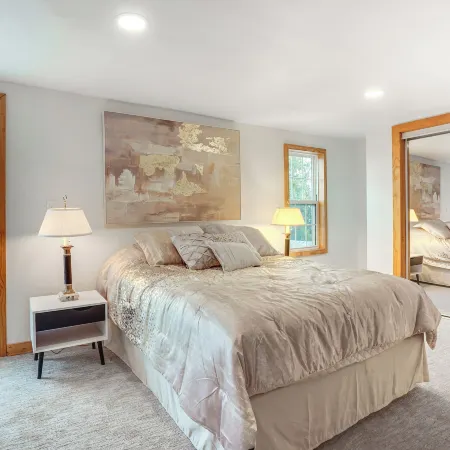 1 Mi to Shore: Lake Michigan Retreat w/ Game Room! Hotéis em Two Rivers