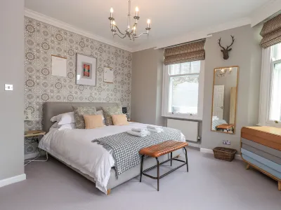 Loughrigg View Hotels near Dora's Field