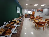 ساميت سويتس هوتل جوندياي - فطور