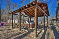 Whispering Oaks Broken Bow Cottage Near Hiking! - parking