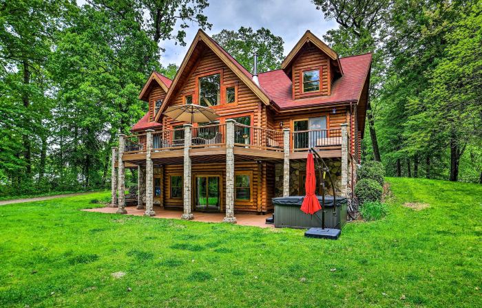 Classy Home w/ Hot Tub: 2 Mi to Lake Access!