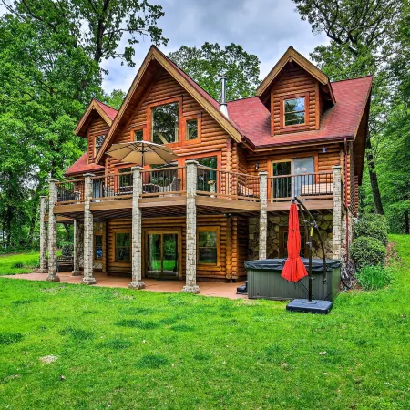 Classy Home w/ Hot Tub: 2 Mi to Lake Access!