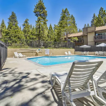 10 Mi to Palisades Tahoe! Condo w/ Game Room